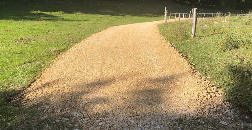 Entretien d'un chemin forestier sur la commune de Bassins